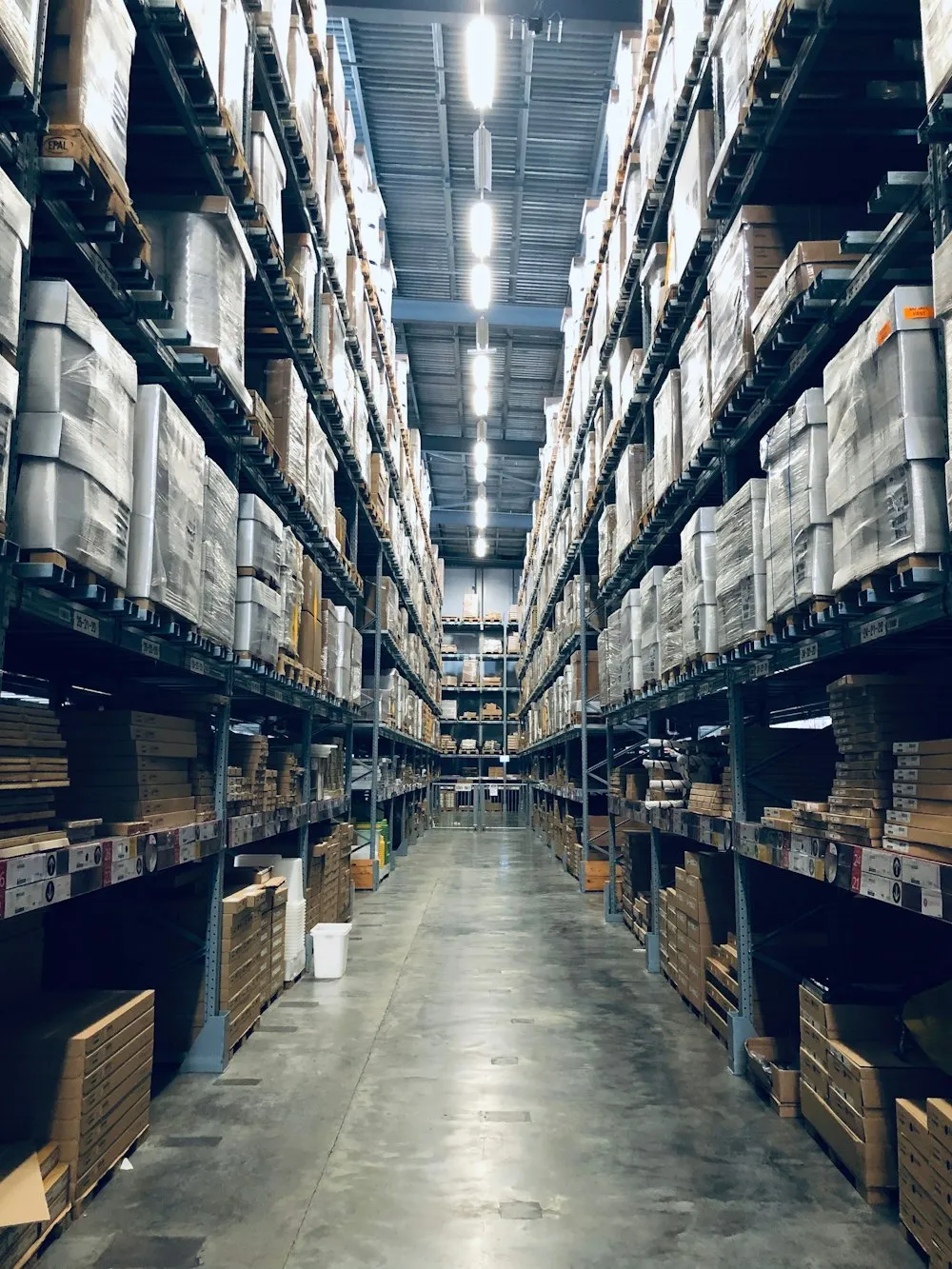 Warehouse shelves for order workflows